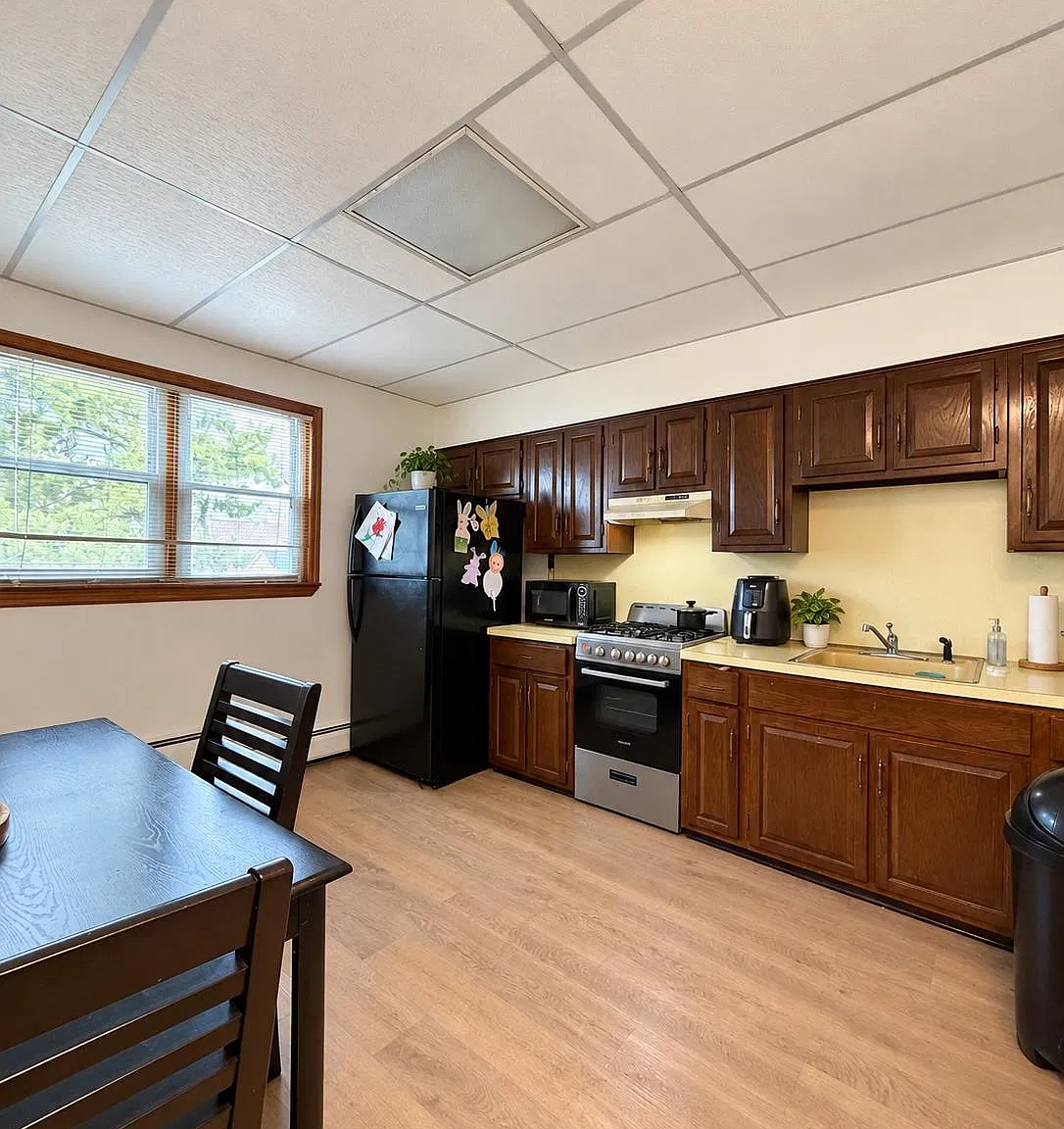 2 bed, 1.0 bath, $1,950 — Photo 3