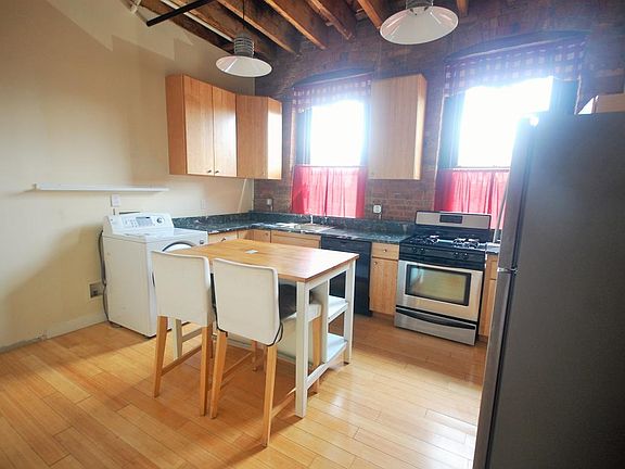 3rd image of 61 New Jersey Railroad Ave APT 2