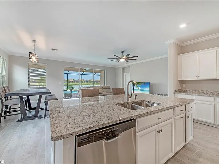 10284 Livorno Dr — Photo 4