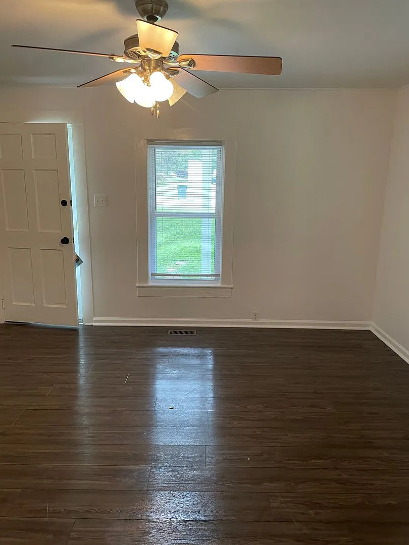 Adorable 1BR Home with Office/Den — Photo 2