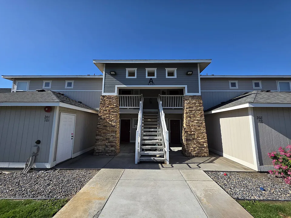 6305 Chapel Hill Blvd #202