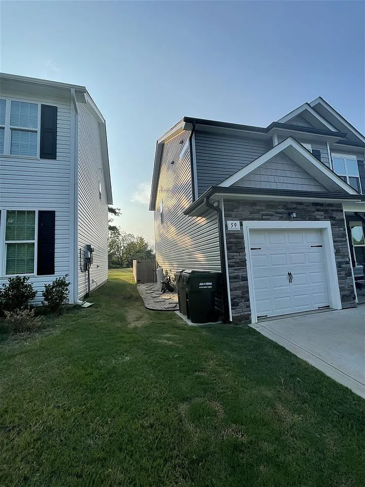 3 bed, 2.5 bath, 1538 sqft, $1,849 — Photo 3