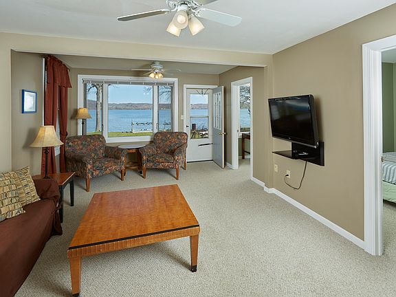 3rd image of 3378 Lake Dr