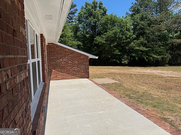 4th image of 2809 Jones Rd