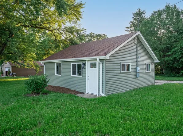 335 W Grove St, Capron, IL 61012