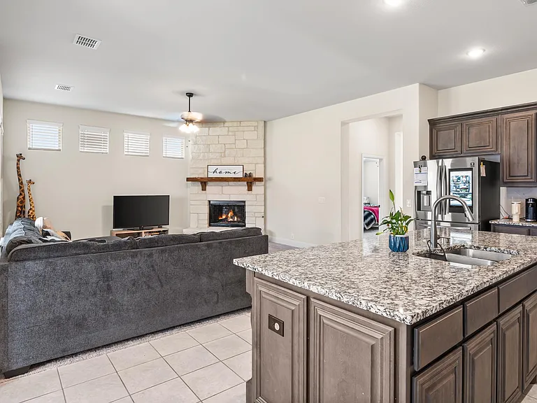 1514 Nighthawk Ln — Photo 4