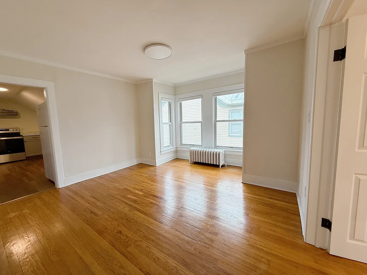 Building Photo - 107 Van Dam St #2