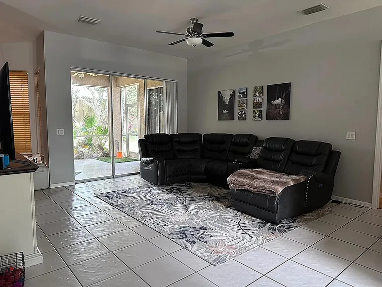 1011 Grove Dr — Photo 11