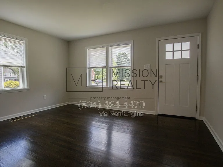 5205 Scott St — Photo 3