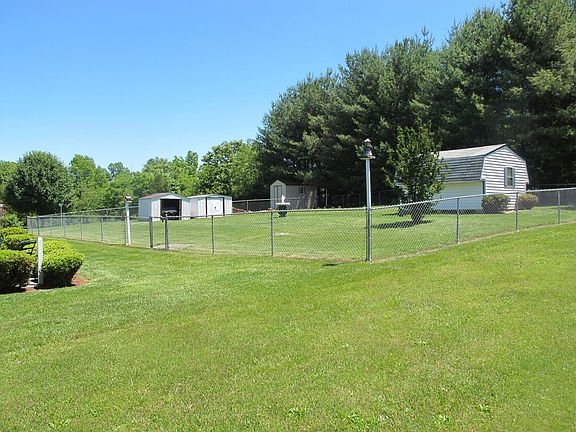 4th image of 292 Eastview Dr