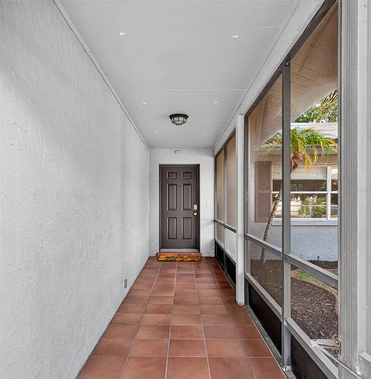 3 bed, 2.0 bath, 1592 sqft, $3,800 — Photo 4