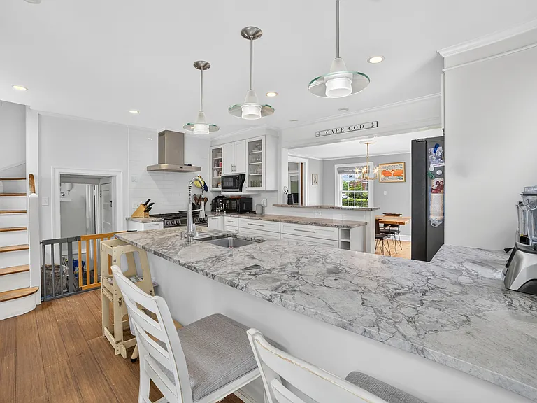 44 Elizabeth St — Photo 12