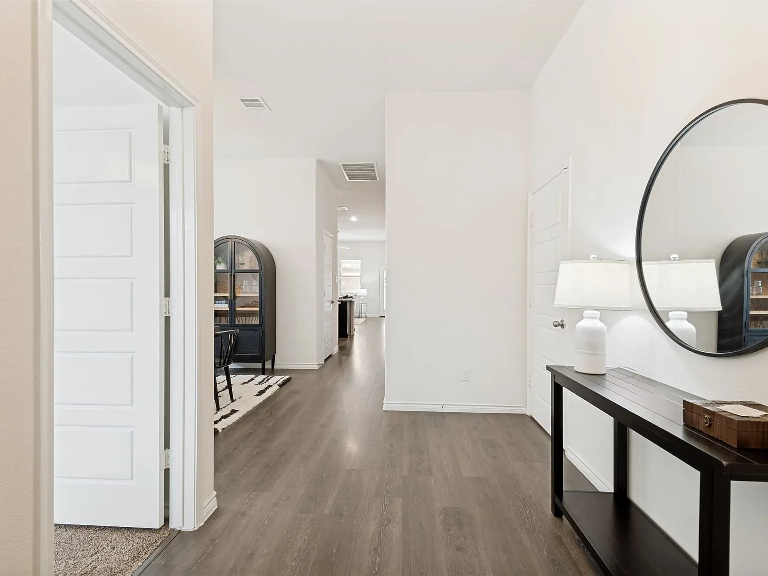 4 bed, 2.0 bath, 2156 sqft, $2,350 — Photo 3