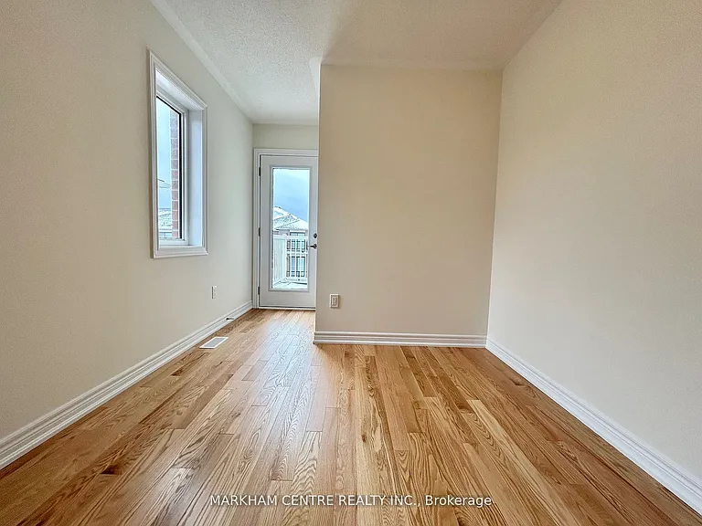 939 Crowsnest Holw — Photo 10