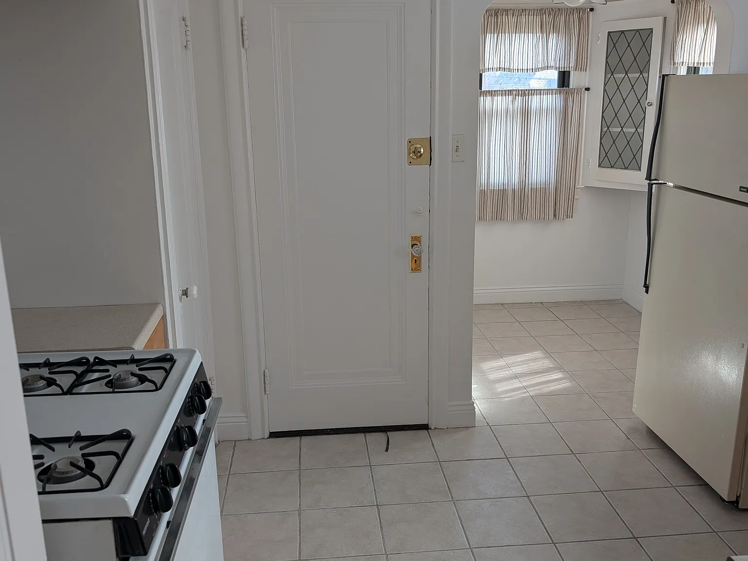 2 bed, 1000 sqft, $1,050 — Photo 1