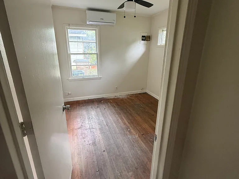 3063 Louise Dr N — Photo 6