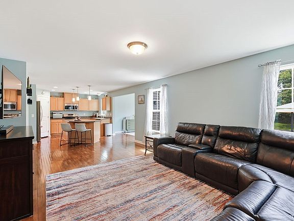 5th image of 3024 Wheatfield Dr