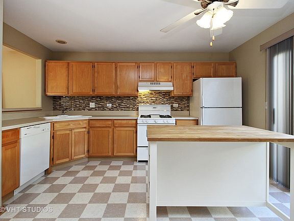 5th image of 18895 S Vanderbilt Dr