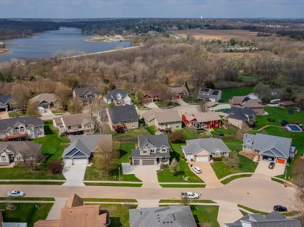 4104 Lakeland Ct, Des Moines, IA 50320