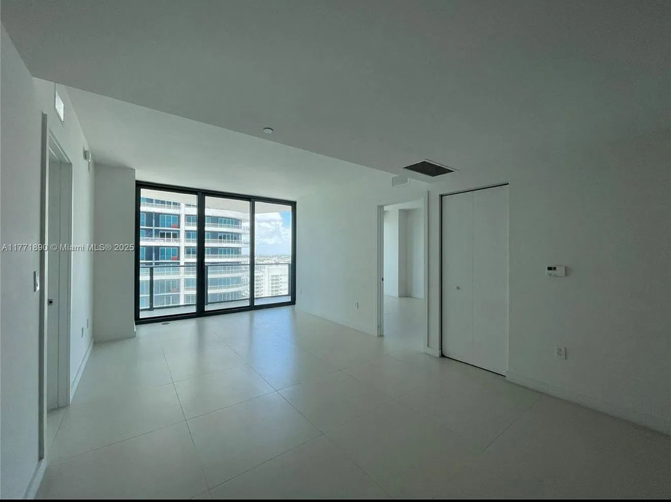 2 bed, 2.5 bath, 961 sqft, $4,500 — Photo 3