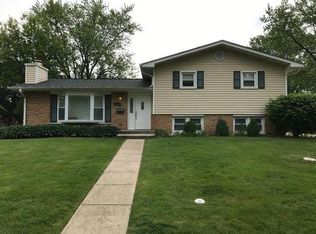 6536 Briargate Dr, Downers Grove, IL 60516