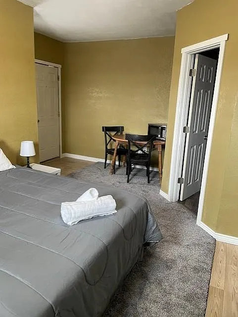 Studio, 400 sqft, $800 — Photo 4