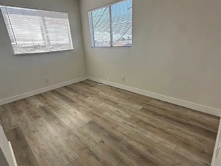 2226 Lewis Ave — Photo 7