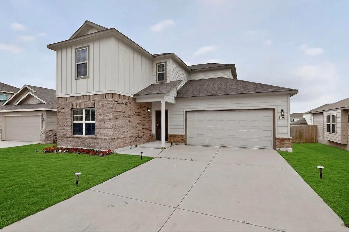 4 bed, 4.0 bath, 2628 sqft, $2,195 — Photo 1