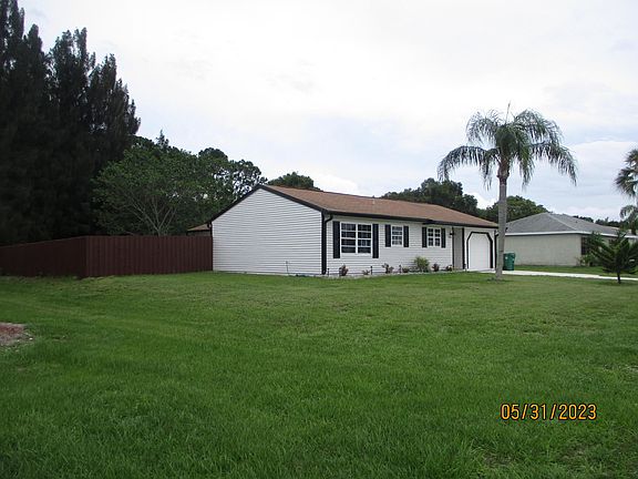 4th image of 1301 SE Belcrest Street
