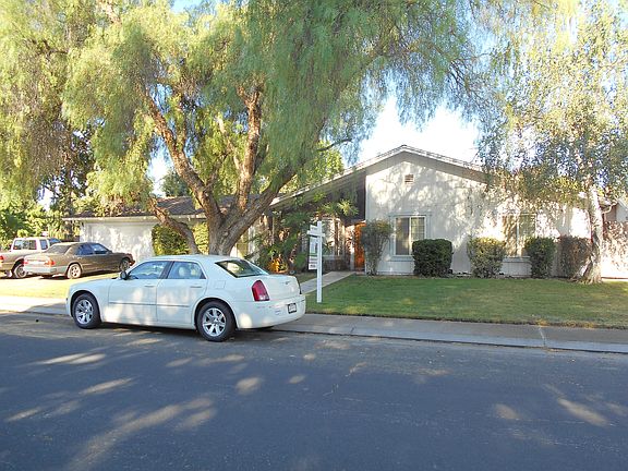 3rd image of 9859 Weeping Willow Dr