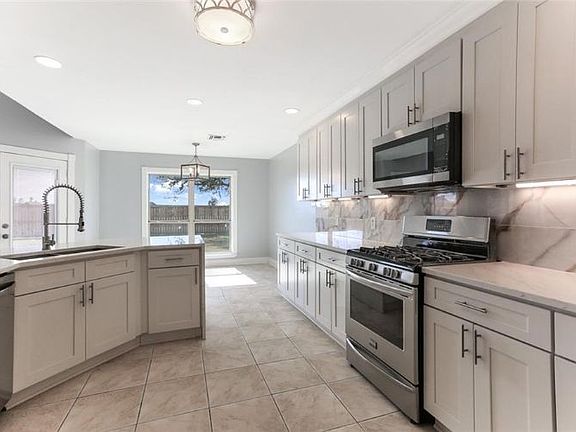 4th image of 526 Oak Point Dr
