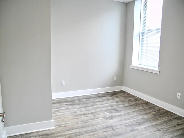 1607 Catherine St — Photo 28