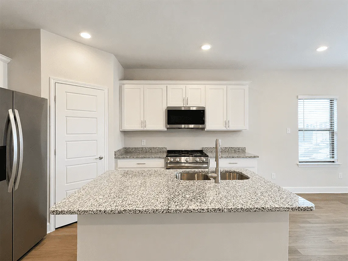 2 bed, 1109 sqft, $1,295 — Photo 4