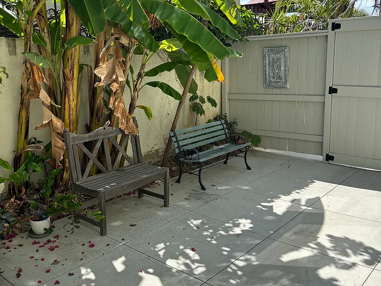 1066 Robinson Ave #1 — Photo 42