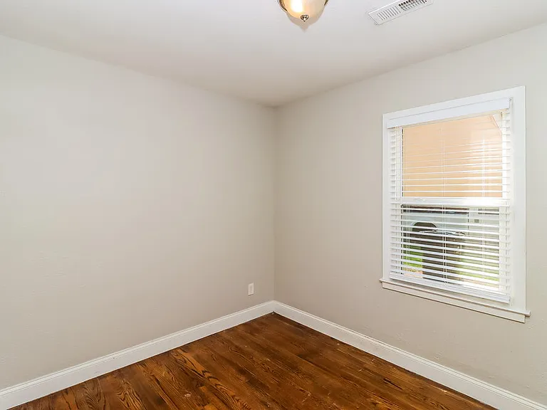 5401 Snow White Ln — Photo 13