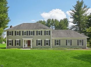 3 Pitney Dr, Mendham, NJ 07945