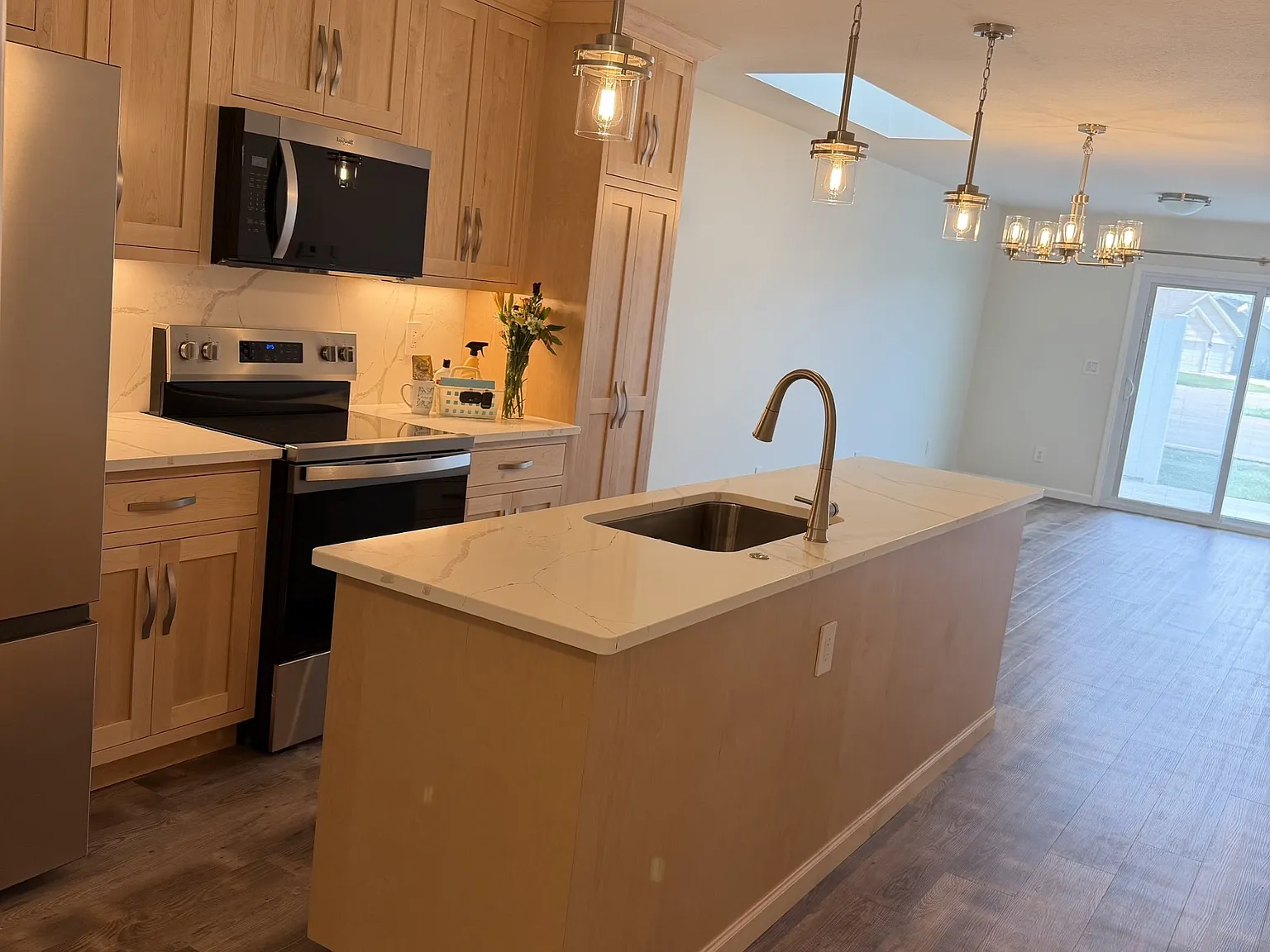 2 bed, 1000 sqft, $1,990 — Photo 3