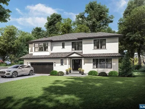 8 Douglas Dr, Cresskill, NJ 07626