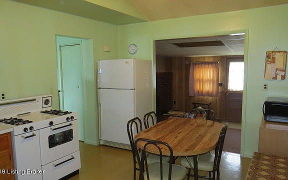 3rd image of 6910 Welford Ave