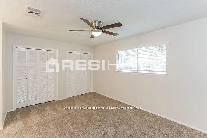 913 Pepperidge Ct — Photo 10