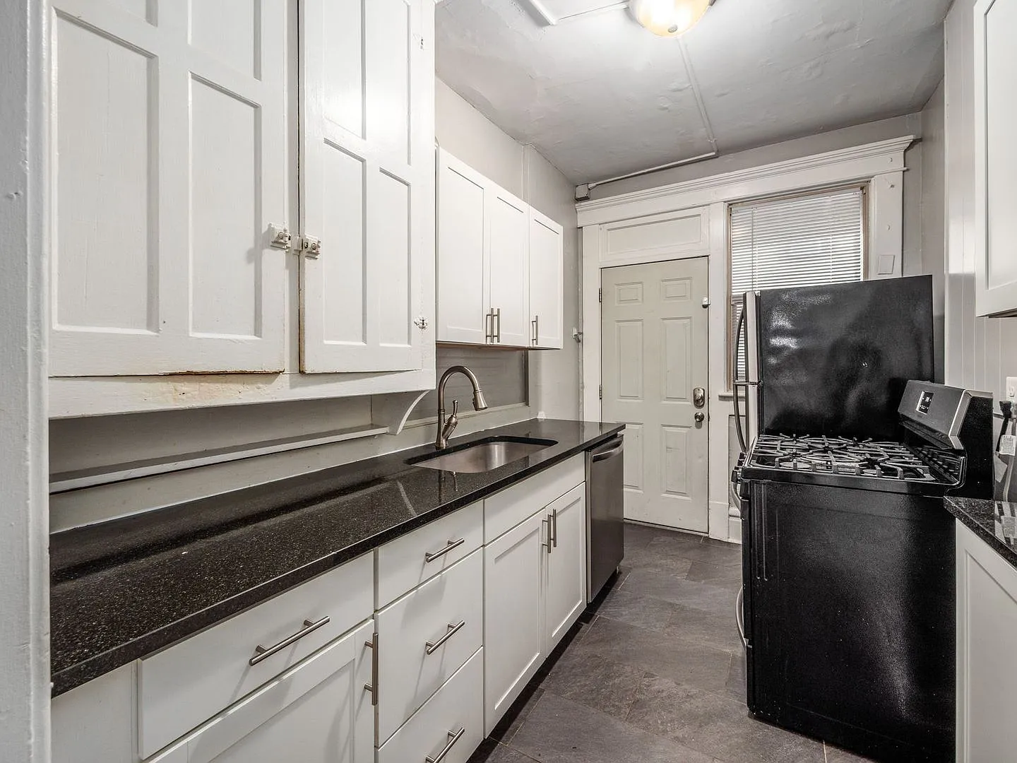 3 bed, 1.0 bath, $1,895 — Photo 3