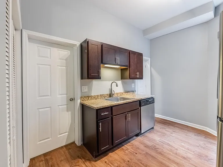 1102 W 18th St #3F — Photo 9