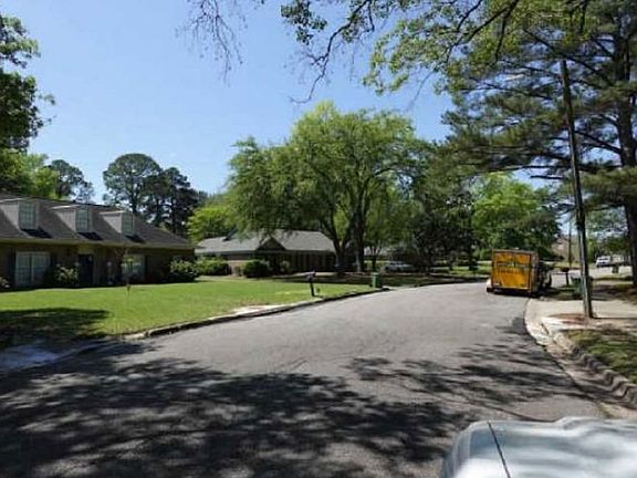 Exterior Neighborhood (street photo)