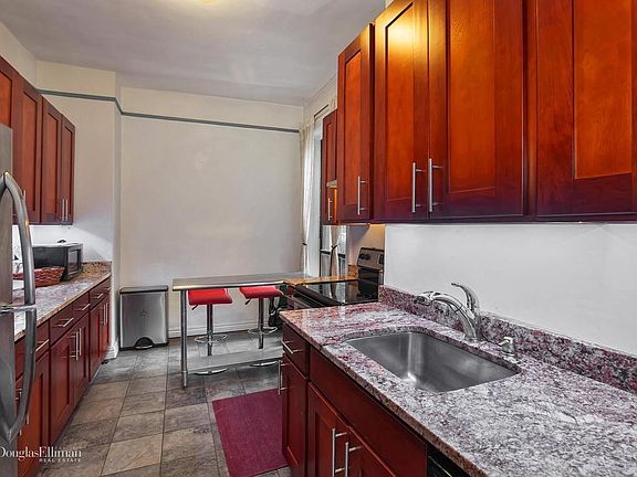 3rd image of 209 7th Ave #3A