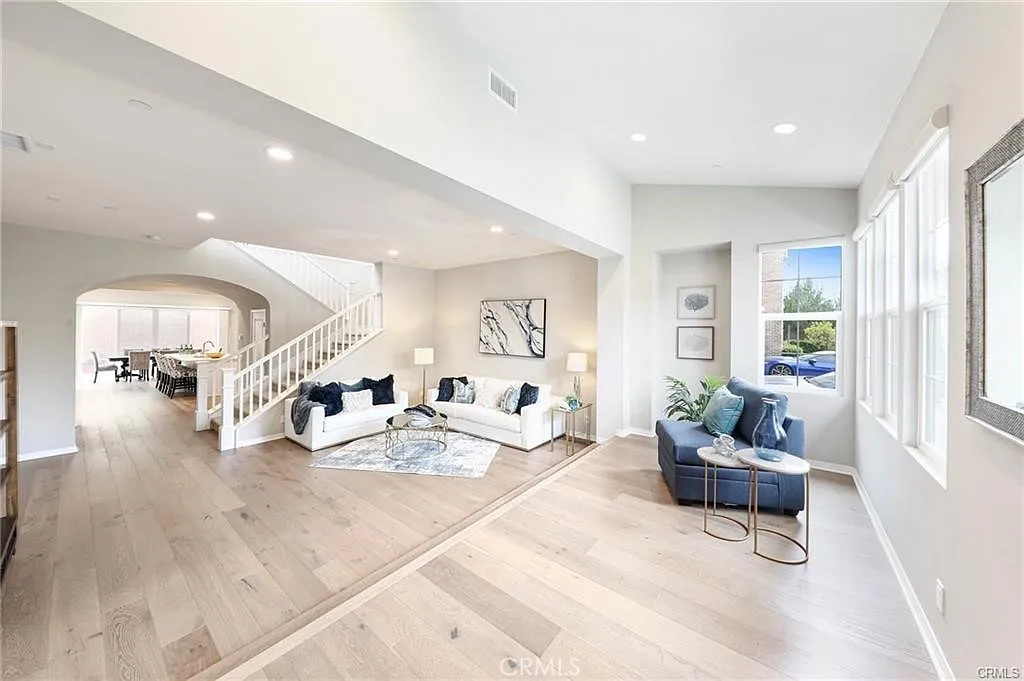 4 bed, 3.5 bath, 3473 sqft, $7,200 — Photo 2