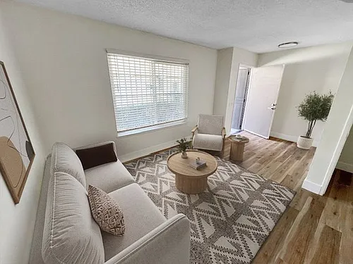 1330 W 57th St #102 Photo 1