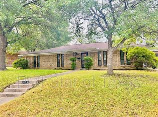 310 Davis Dr, Desoto, TX 75115