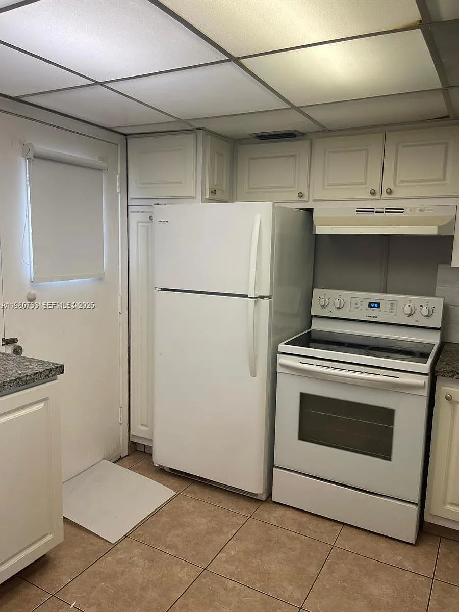 Building Photo - 20111 NE 27th Ct #K217
