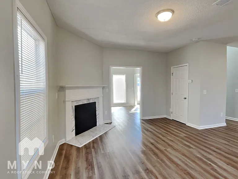 6473 Wellesley Dr — Photo 4