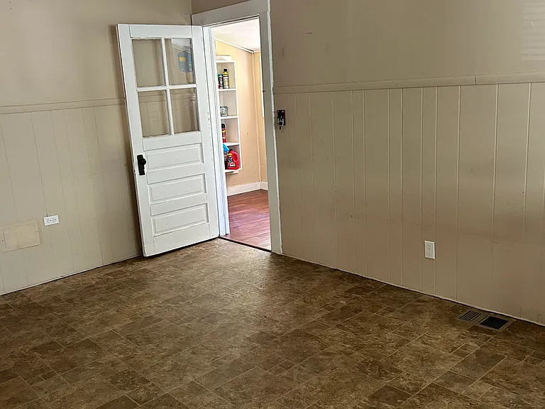 811 N Main St — Photo 6